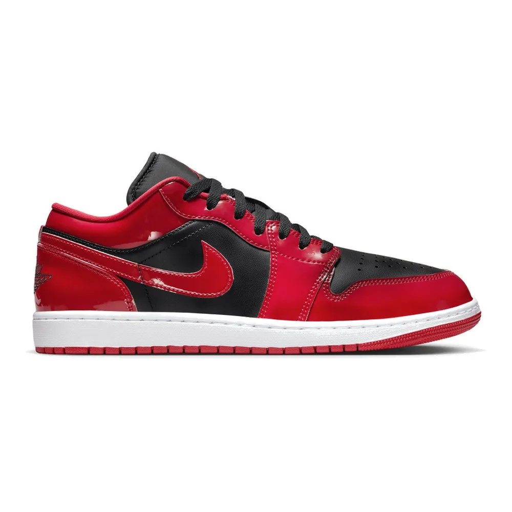 AIR JORDAN 1 LOW PATENT (BLACK/WHITE-VARSITY RED)