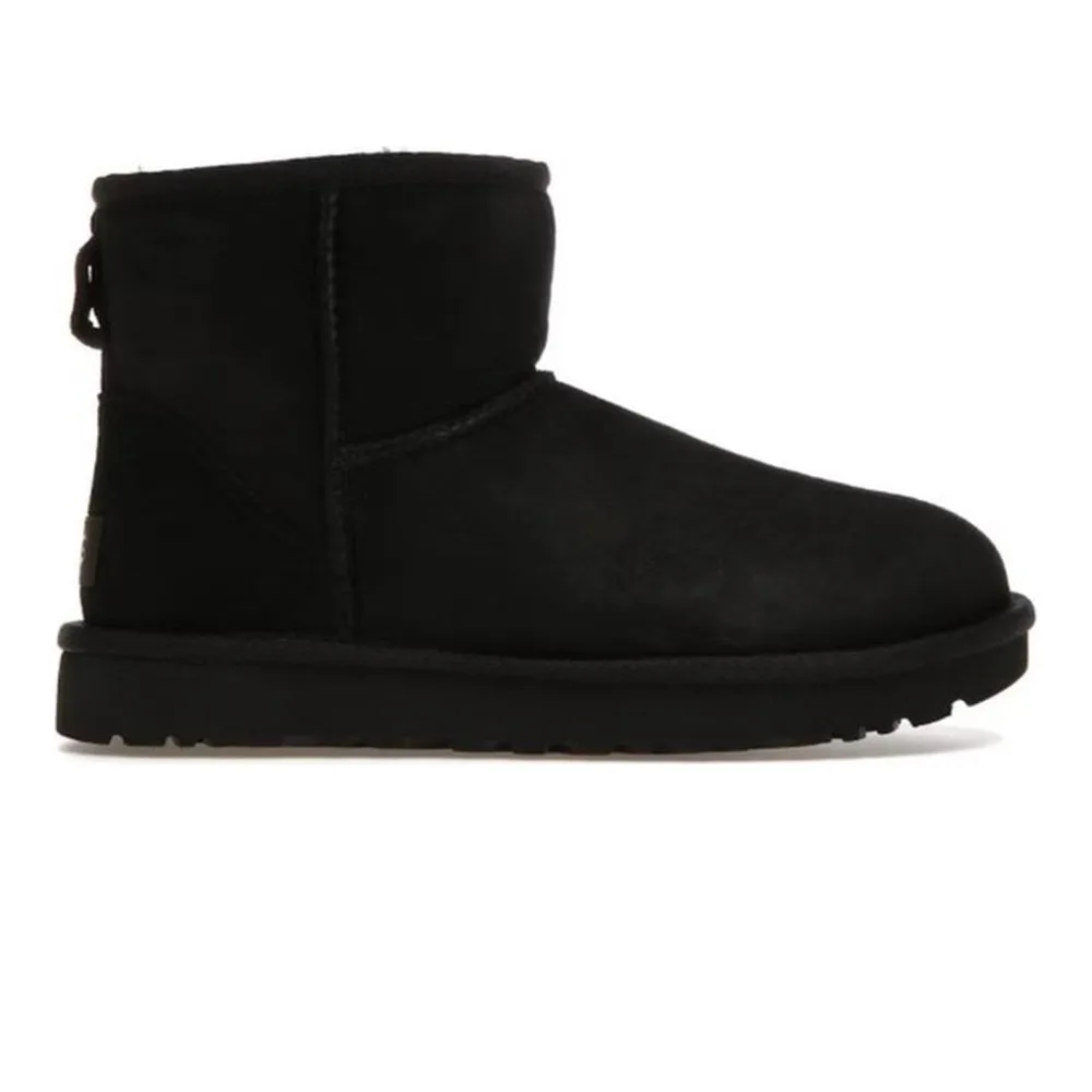 UGG CLASSIC MINI II (BLACK)